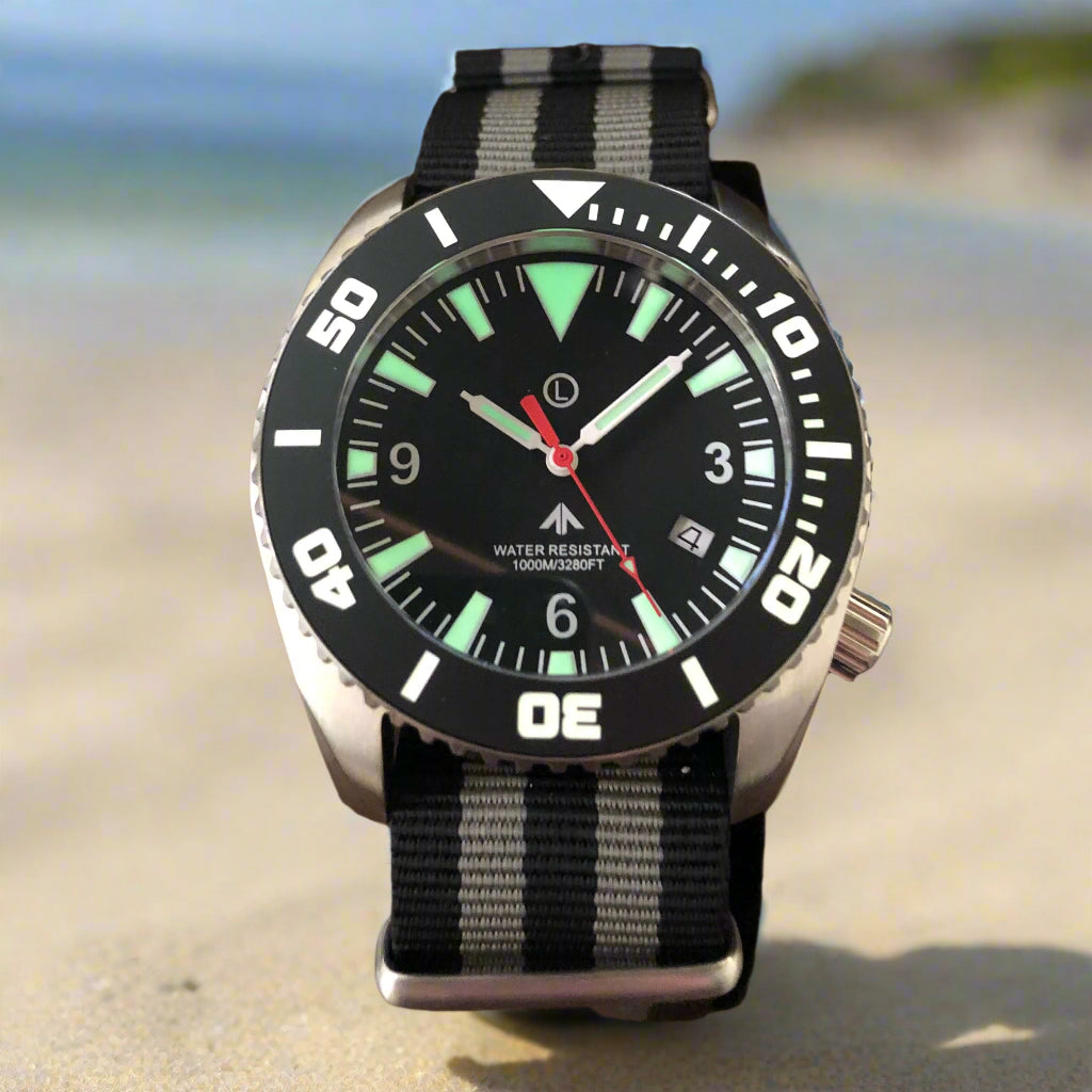 Deep Dive 1000m divers watch, steel edition, 44mm, Super-Luminova, NATO strap, headshot
