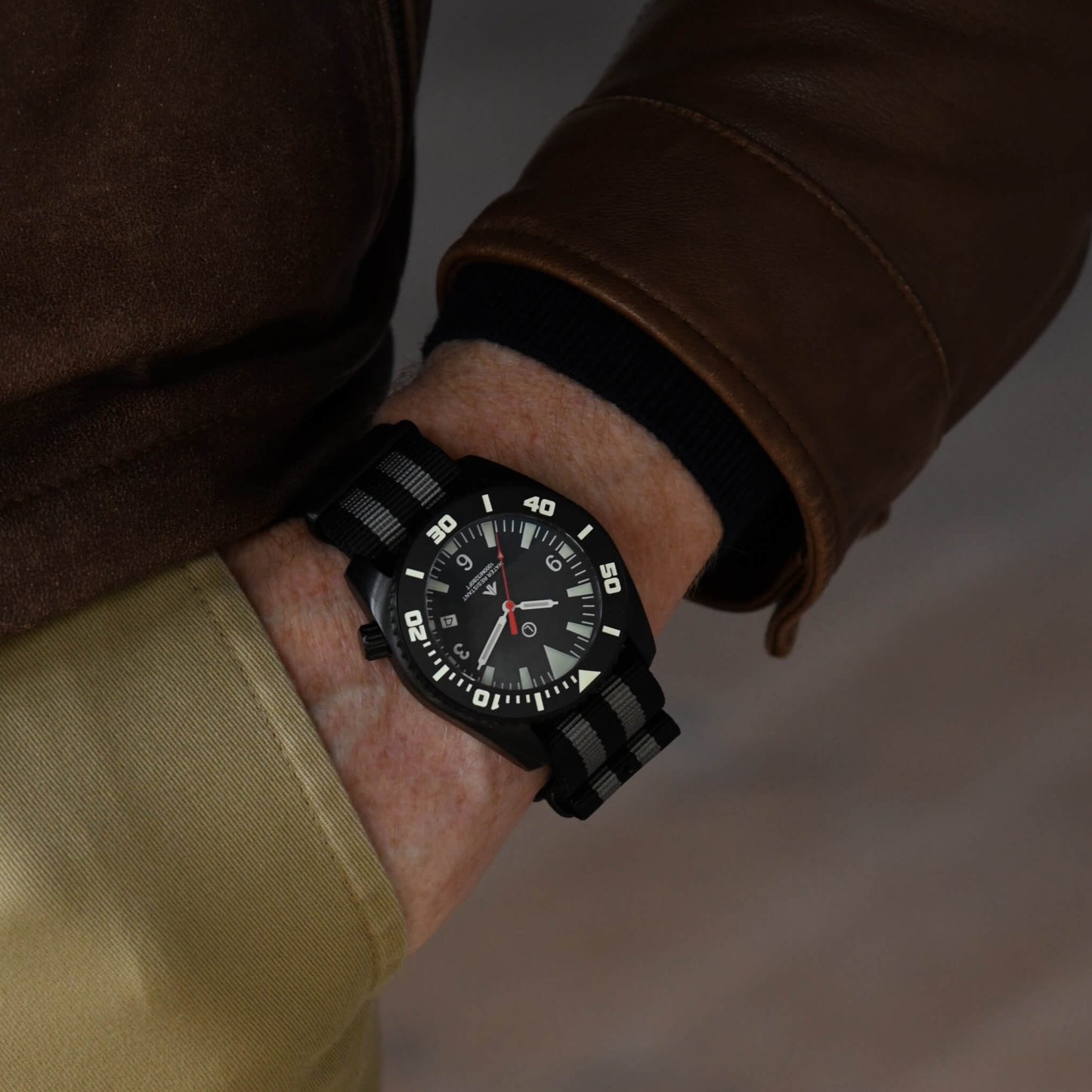 Deep Dive 1000m divers watch, black edition, 44mm, Super-Luminova, NATO strap, pocket shot