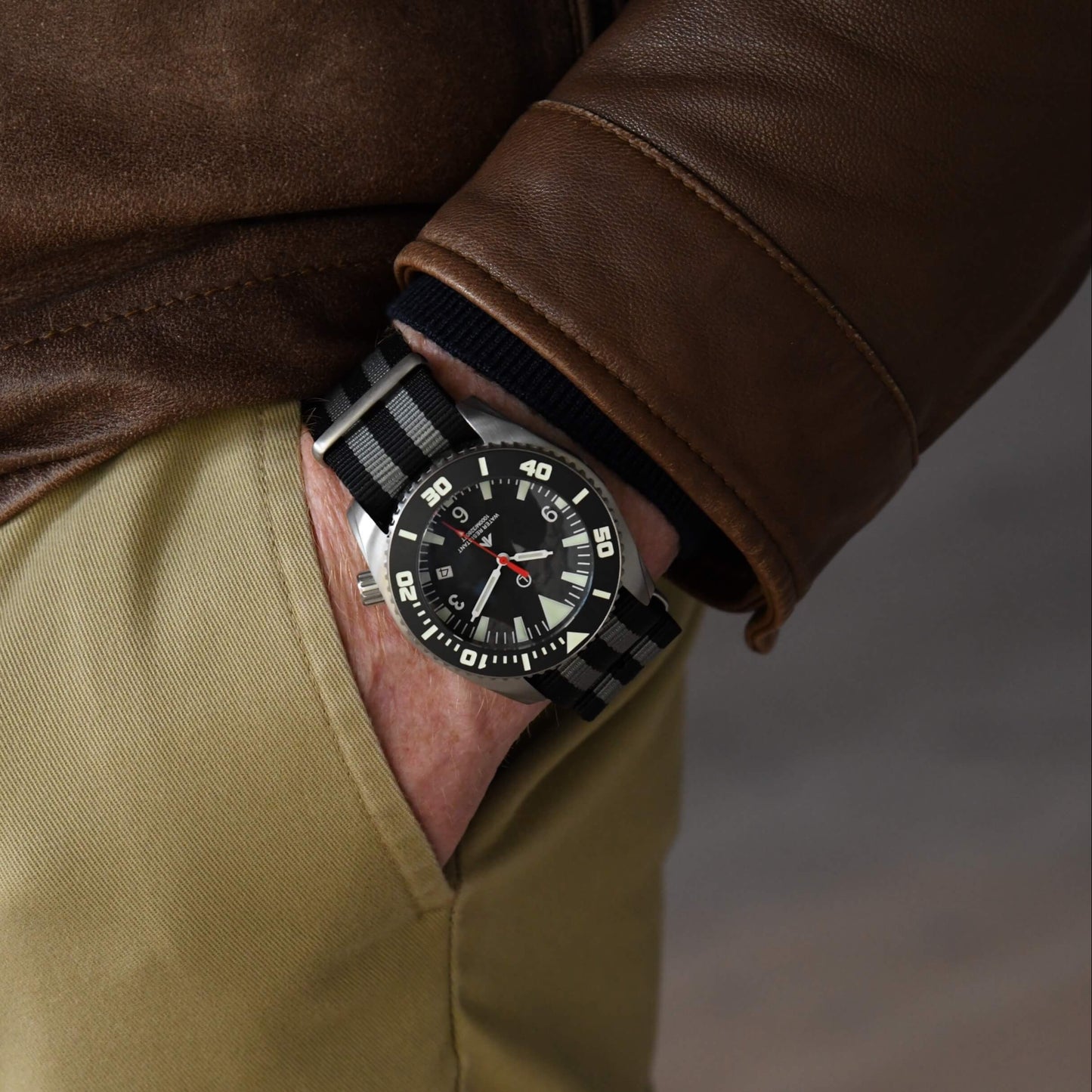 Deep Dive 1000m divers watch, steel edition, 44mm, Super-Luminova, NATO strap, pocket shot