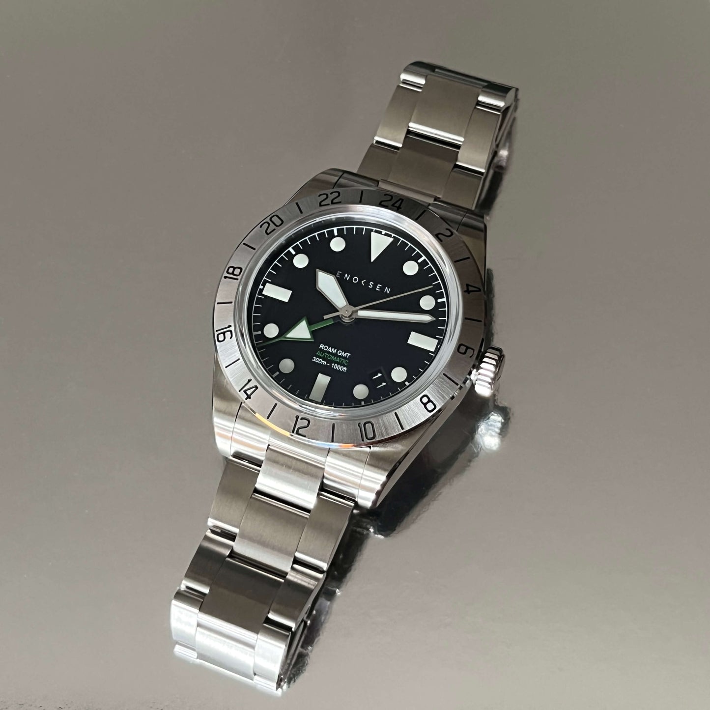 Close up of the Enoksen Roam E07/B GMT watch, showcasing its sporty and elegant look.