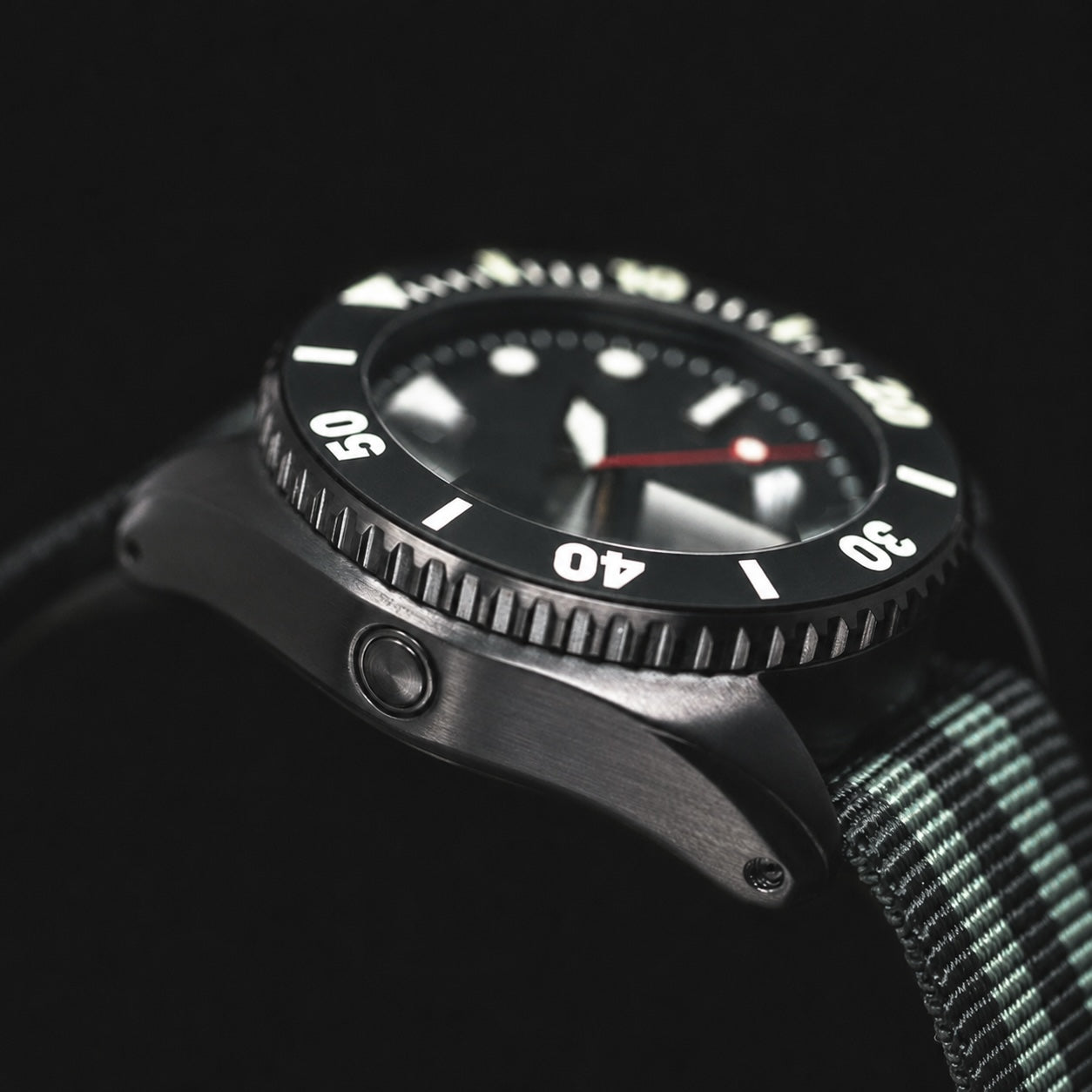 Deep Dive Final Edition ◇ Automatic Dive Watch - 44mm - Black Dial Edition