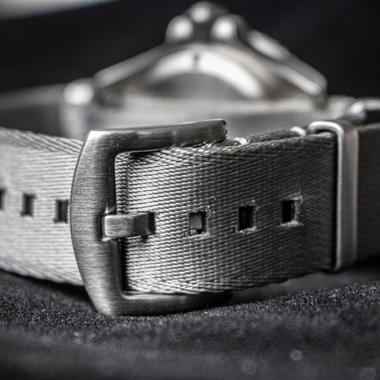 Enoksen Duty Seatbelt-Style NATO Strap (18, 20, 22mm) - Grey