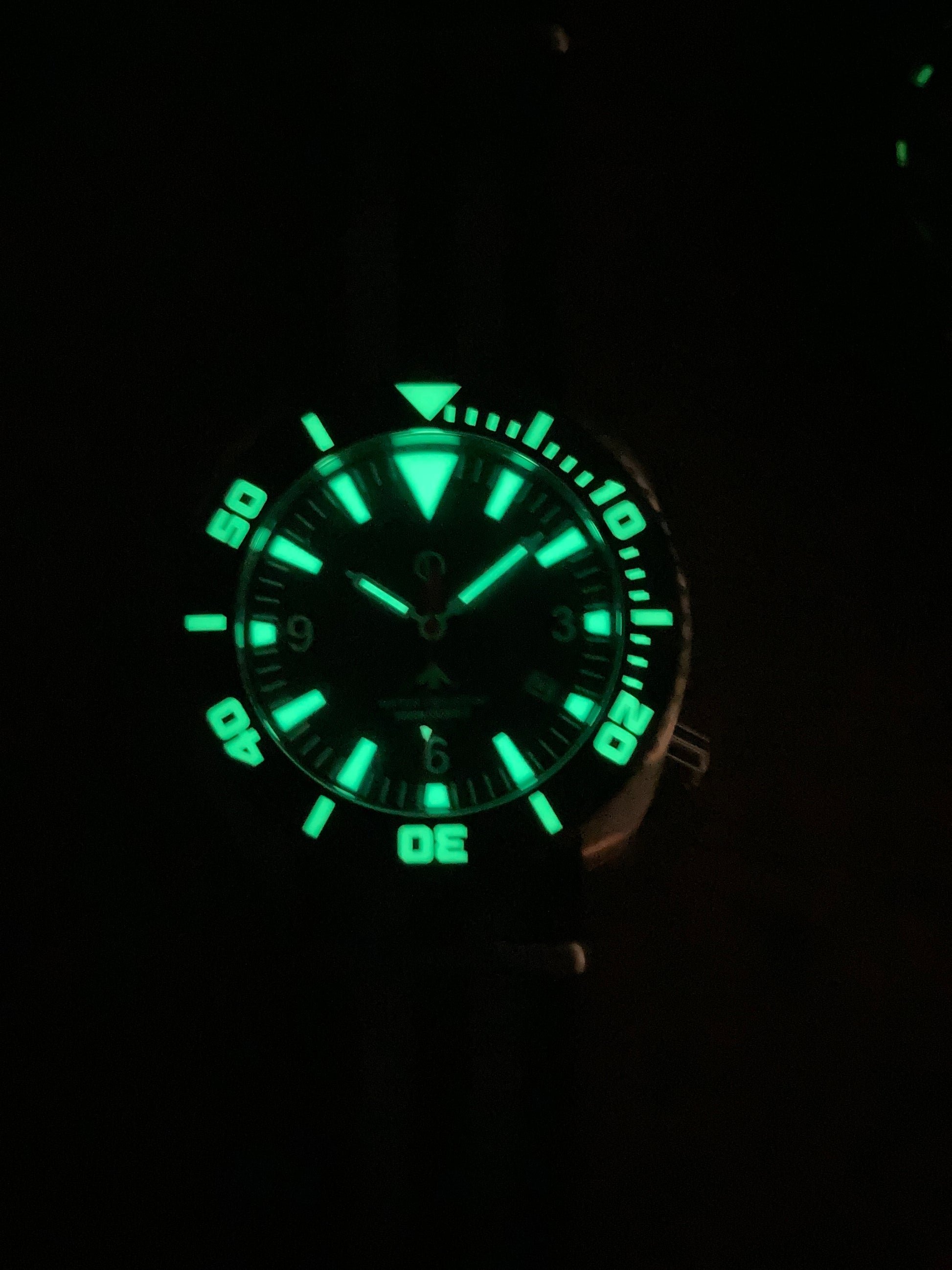 Deep Dive 1000m divers watch, black edition, 44mm, Super-Luminova, NATO strap, darkness shot 