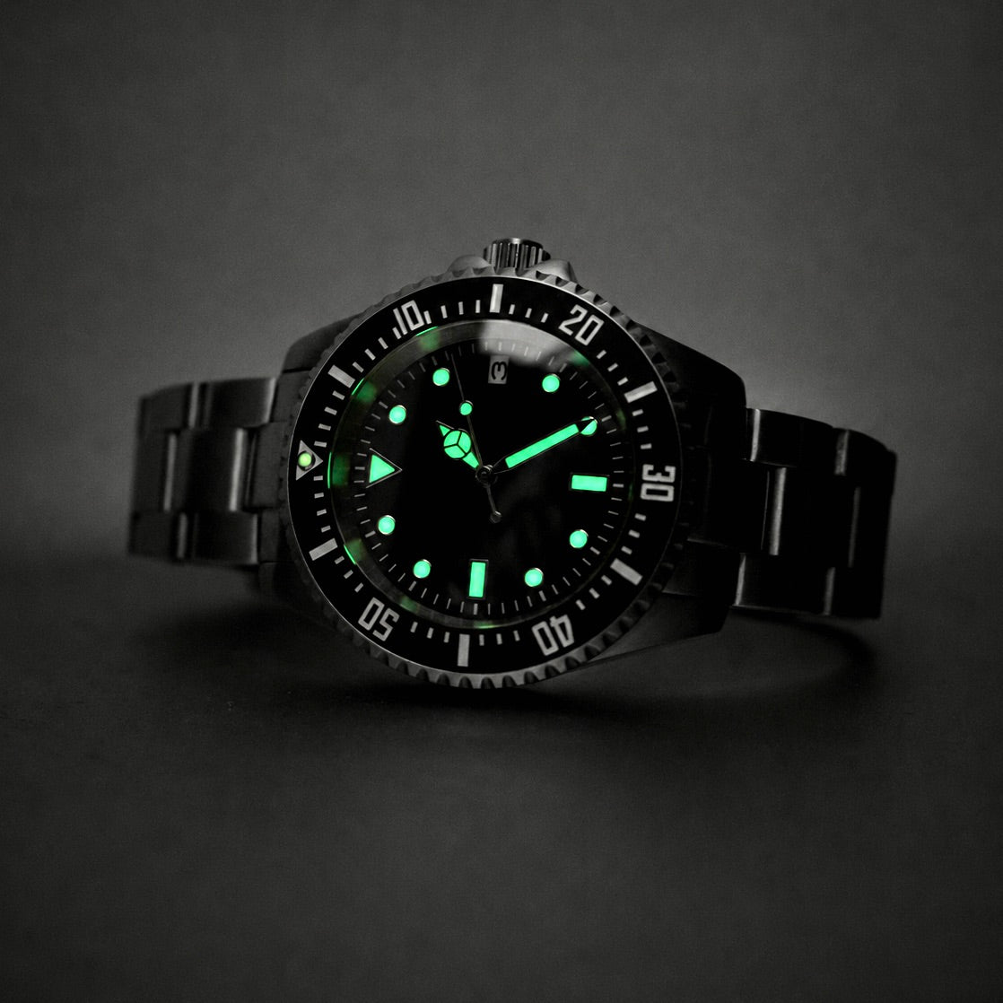 DIVE E02/J ◇ Automatic Diver's Watch - 40mm - Black Dial Edition