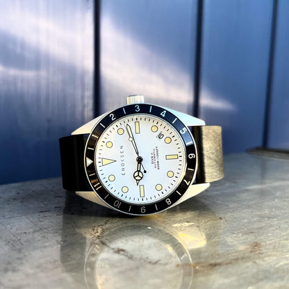 Dive II white dial in natural light, showing the 12-hour bezel and domed crystal reflections.