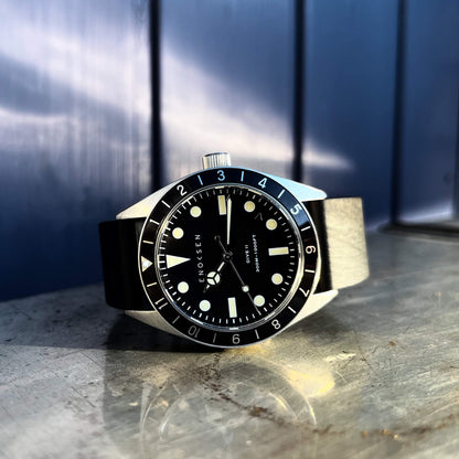 Dive II black dial in natural light, showing the 12-hour bezel and domed crystal reflections.