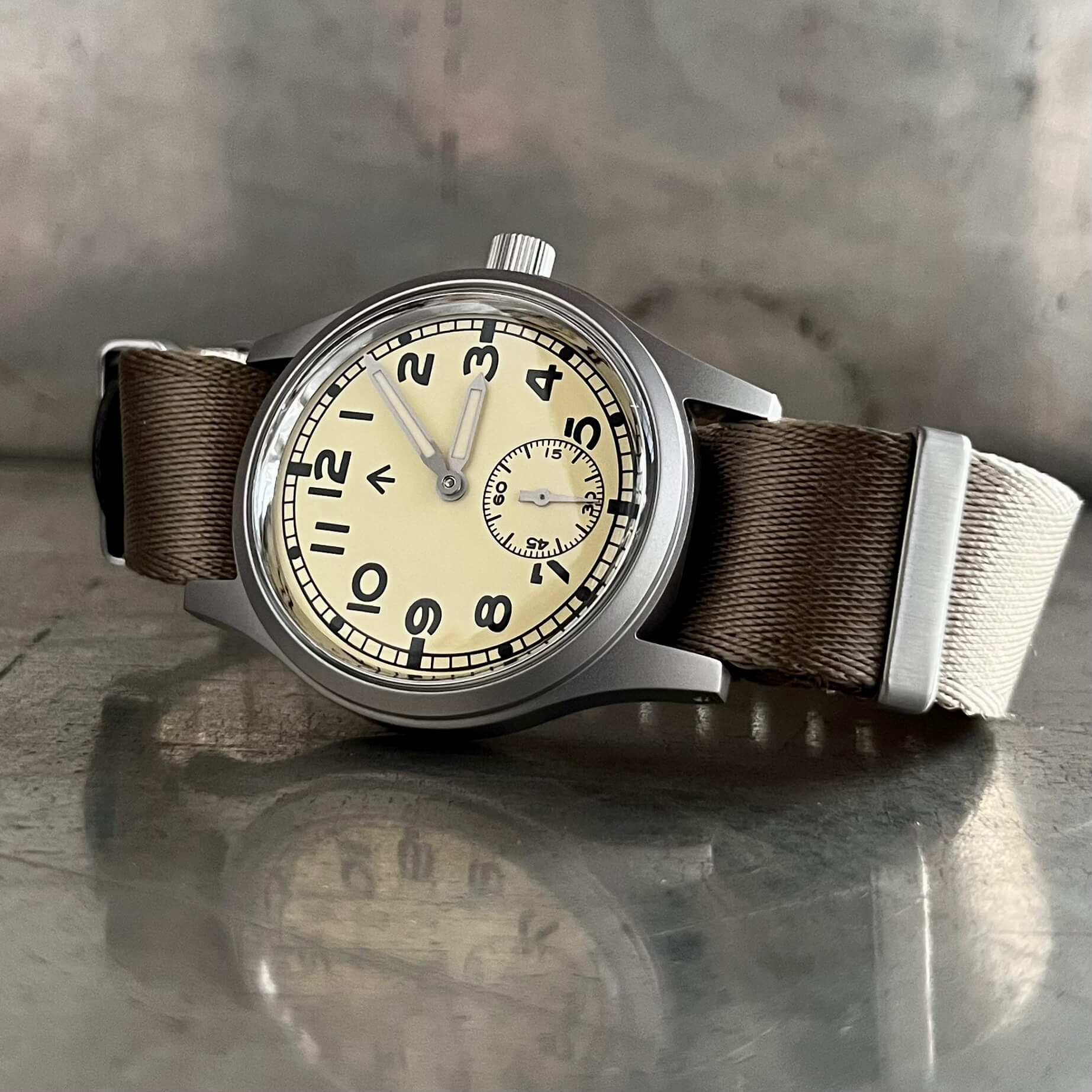 Dirty Dozen Military Watch ◇ ENOKSEN Fly E03/T ◇ Automatic Cream