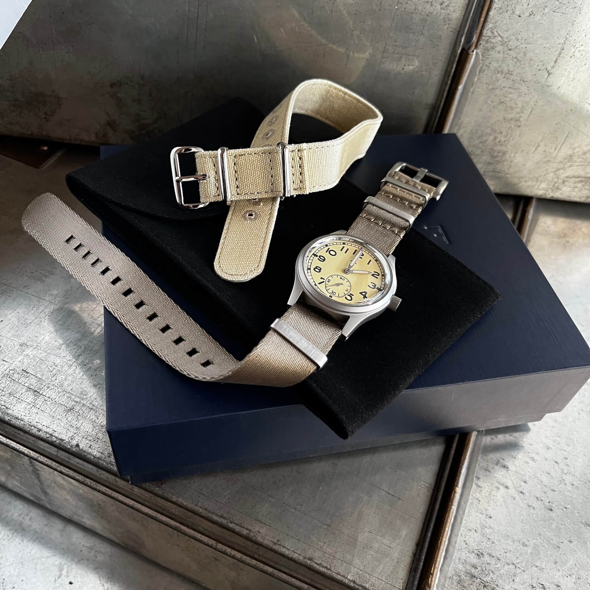 Dirty Dozen Military Watch ◇ ENOKSEN Fly E03/T ◇ Automatic Cream