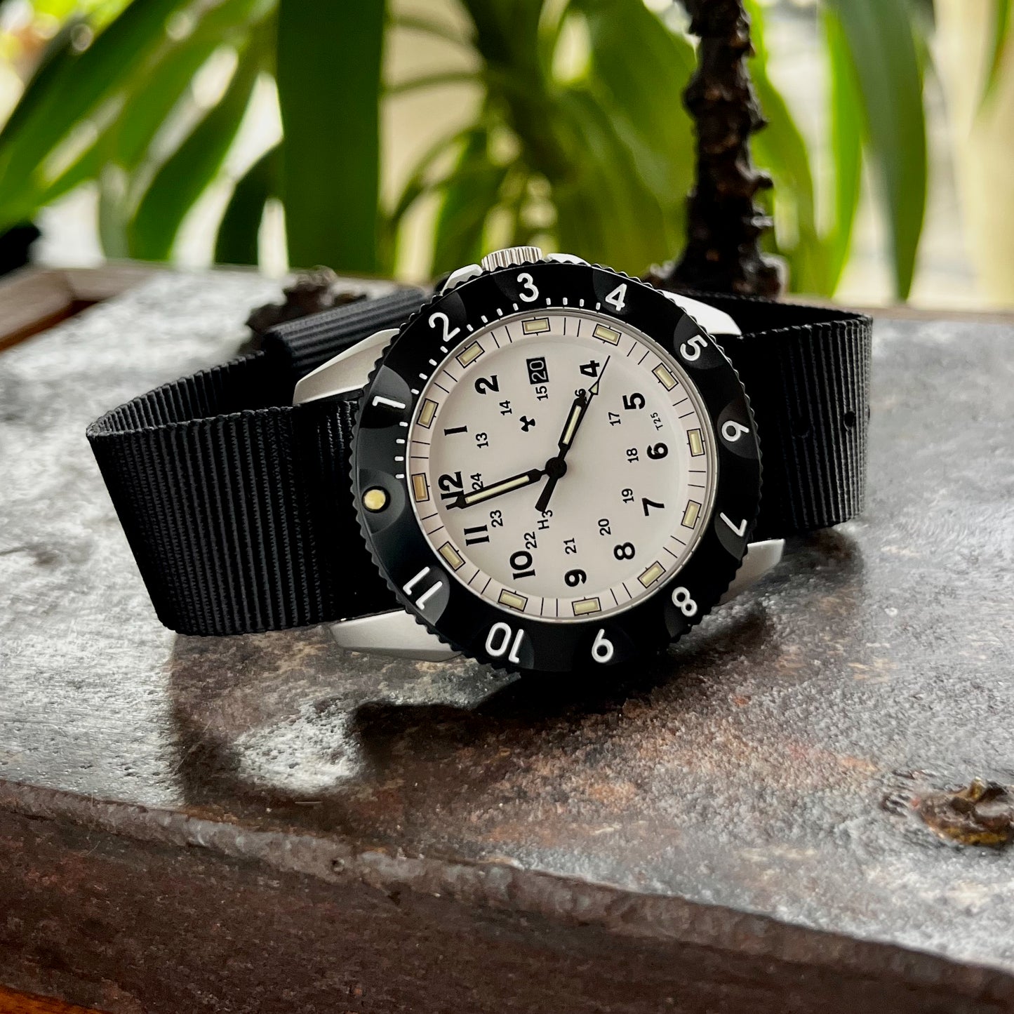 TACTIC E09/AQ  ◇ Swiss Quartz Tactical Watch - 42mm - White Edition