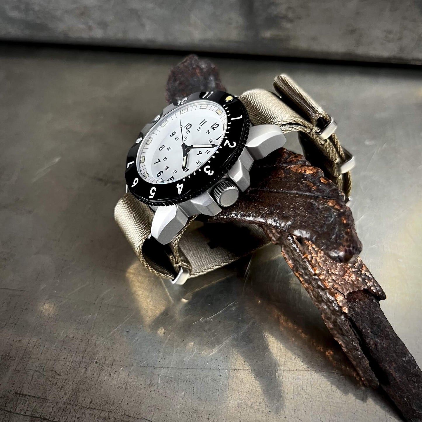 TACTIC E09/AQ  ◇ Swiss Quartz Tactical Watch - 42mm - White Edition