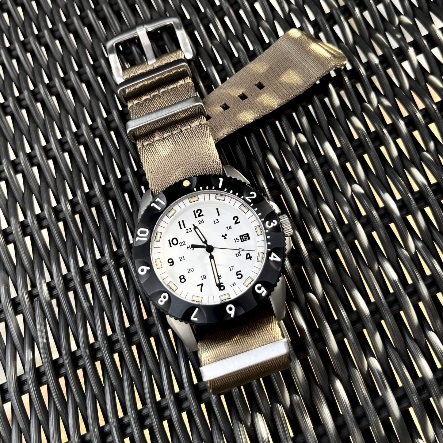 TACTIC E09/AQ  ◇ Swiss Quartz Tactical Watch - 42mm - White Edition