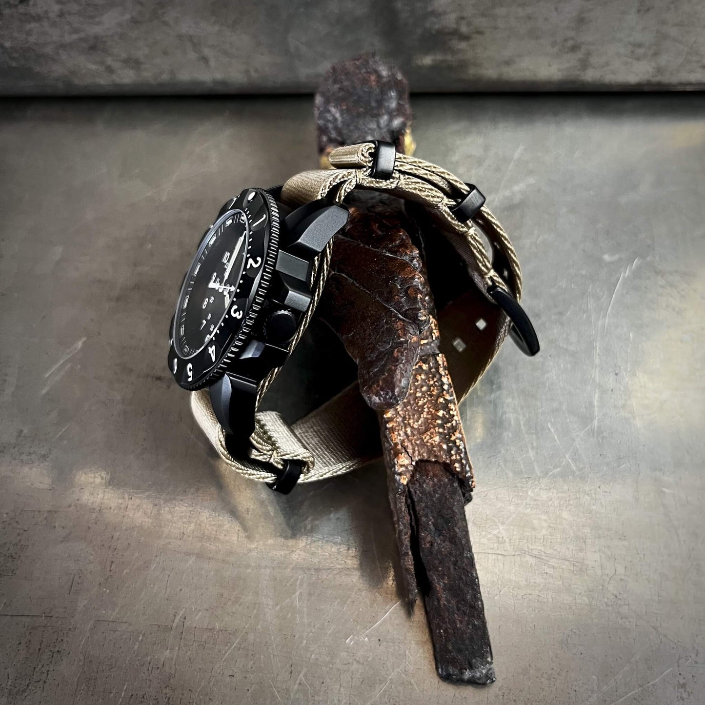 TACTIC E09/BQ  ◇ Swiss Quartz Tactical Watch - 42mm - Black Edition